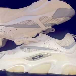 Dior B22 SNEAKER
White Technical Mesh with White and Silver-Tone Calfskin (used)